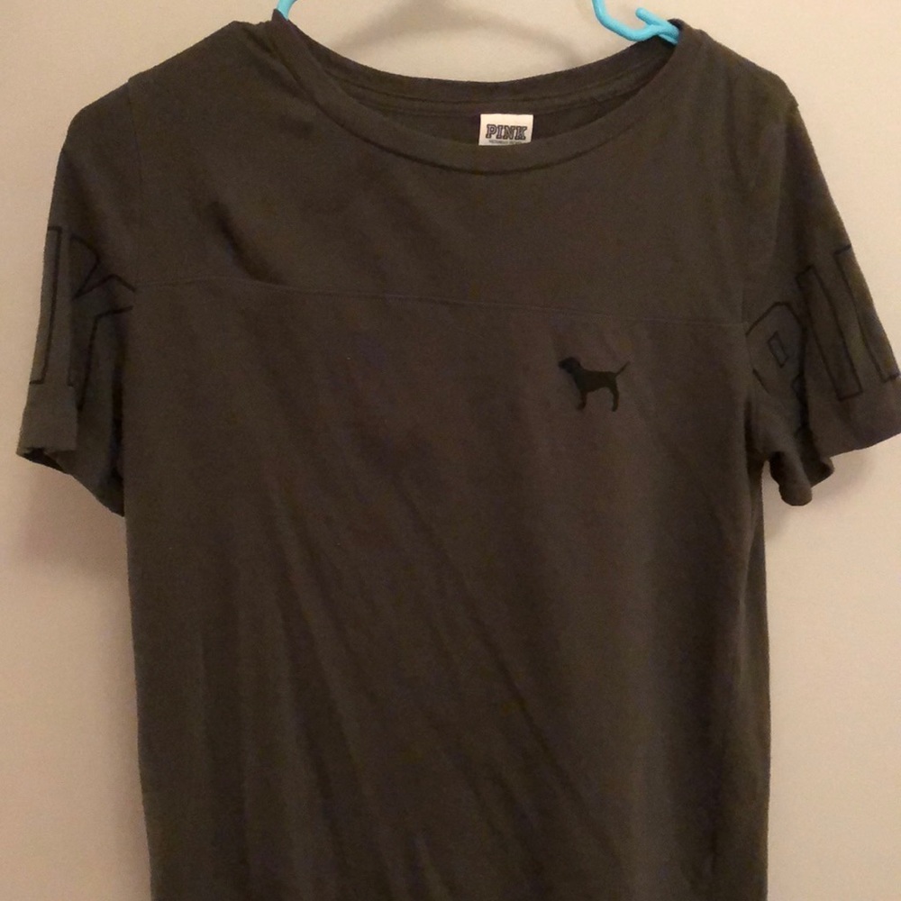 vs pink army green tee